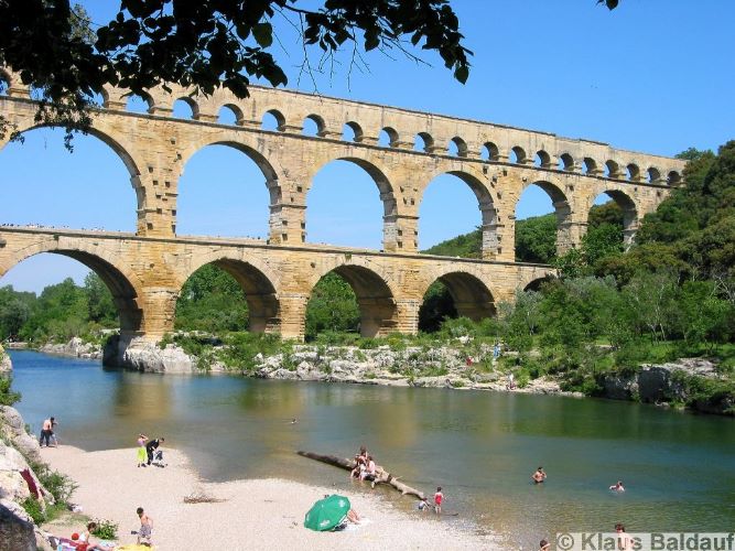 Nimes036PontduGardBaldauf.jpg